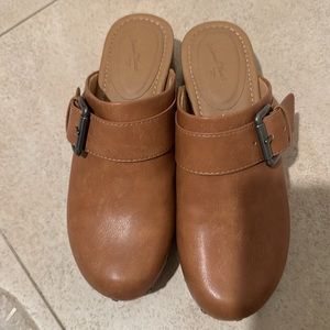 SOLD Clogs caramel 7.5